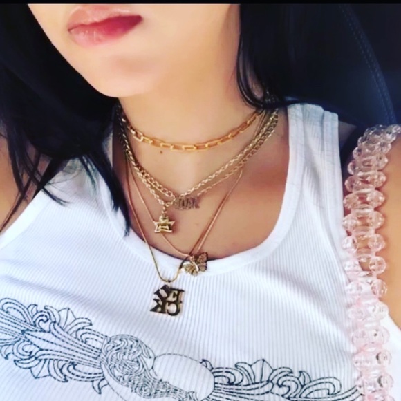 Solid 14k Gold Butterfly Pendant necklace - Picture 2 of 11